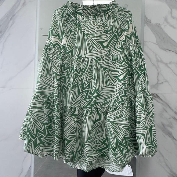 Vacation Vibes!!! 
Ruched crop top and skirt set in palm tree green design - Picture 3 of 8